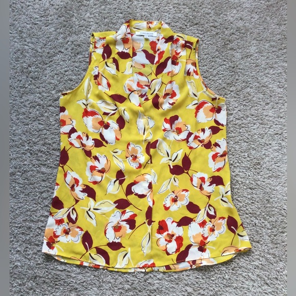 Rose + Olive Sleeveless Blouse - Picture 15 of 16